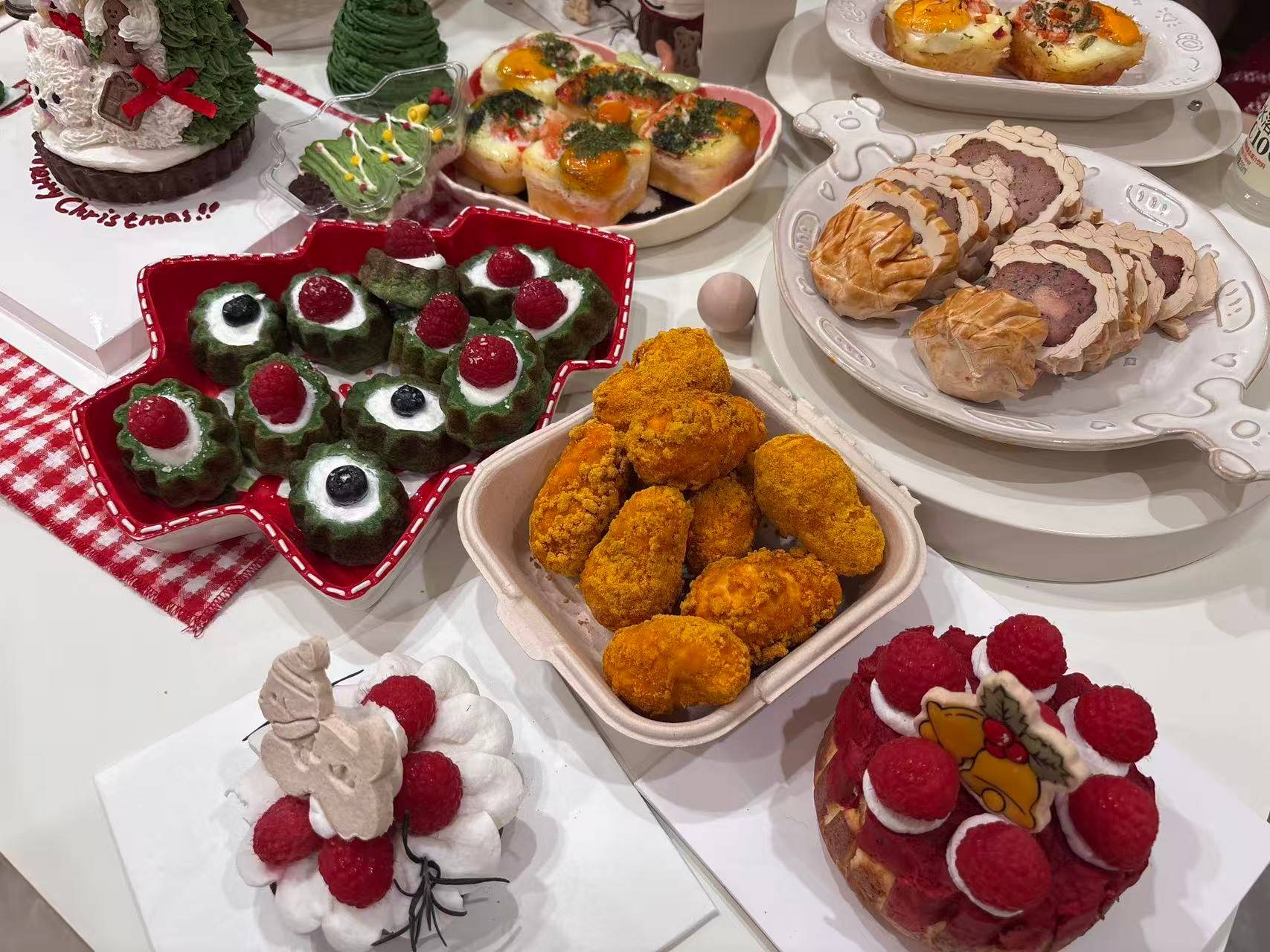 餐”：按狗狗的体重收费多种宠物鲜食和蛋糕不限量CQ9电子有限公司武汉一宠物餐厅推出“小狗自助(图5)